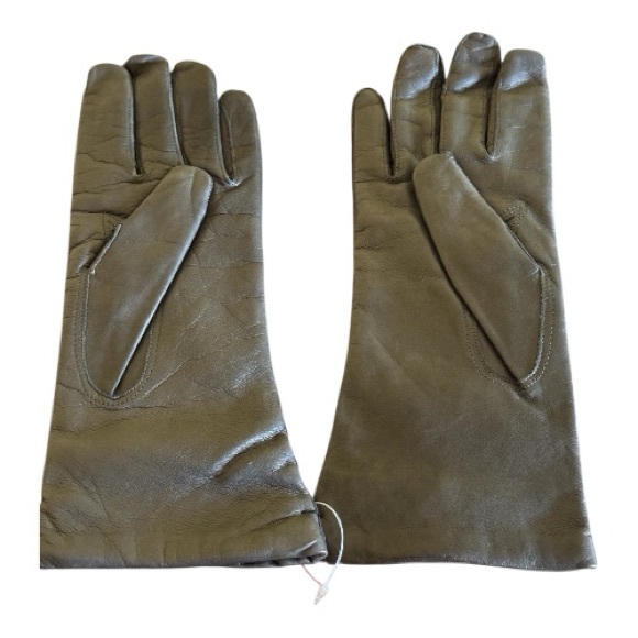Ariston Italia Accessories - Ariston Italia NWOT women’s black leather gloves size 7 1/2 cashmere/wool lined